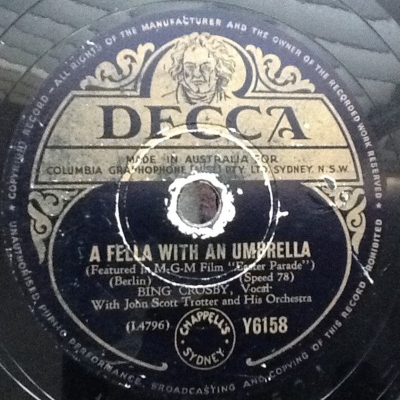 Bing Crosby – A Fella With An Umbrella / Careless Hands (Shellac, 10) (Good Plus (G+))